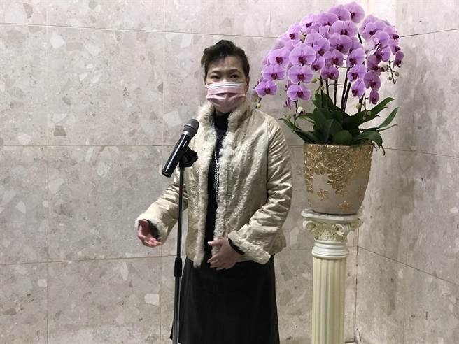 为了让大家过好年，经济部长王美花今天宣布，2月春节期间，冻涨油价两周，天然气与桶装瓦斯也不会调。(图：王玉树摄)