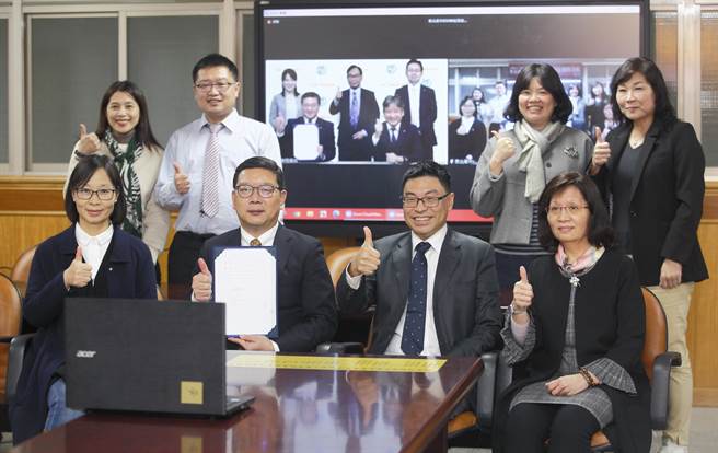 泰北高中率全国高中职之先，首创与日本高中合作，开办台日双联学制学程，今日举行签约仪式。(张铠乙摄)