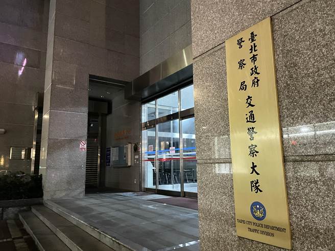 农历春节连假将近，不少民眾规画在春节连假出门走走，北市春节期间将实施3阶段交管，交大将启动快打机动队随时待命。（吴康玮摄）