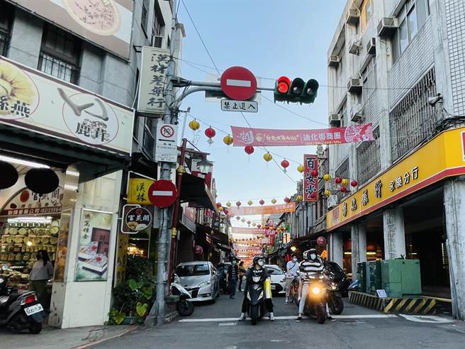 农历春节连假将近，不少民眾规画在春节连假出门走走，北市春节期间将实施3阶段交管，交大将启动快打机动队随时待命。（吴康玮摄）