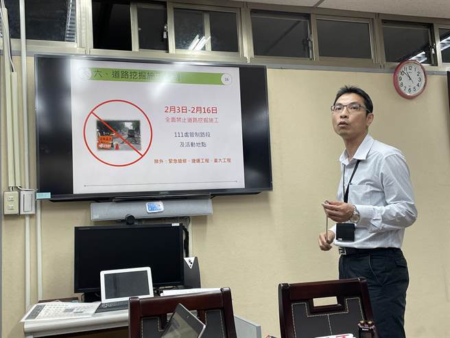 农历春节连假将近，不少民眾规画在春节连假出门走走，北市春节期间将实施3阶段交管，交大将启动快打机动队随时待命。（吴康玮摄）