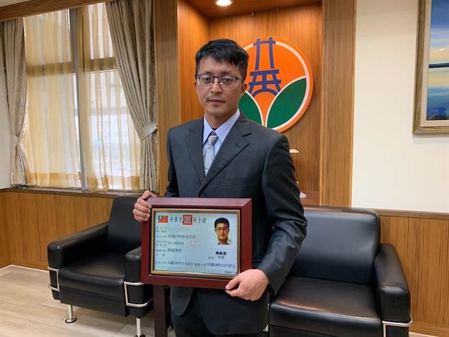 卓兰镇民泰雅族人杨维盛考取全国技术士甲级证照，为苗栗县首位原住民荣获甲级技术士证照殊荣，以及最高6万元奖励金。（何冠娴摄）