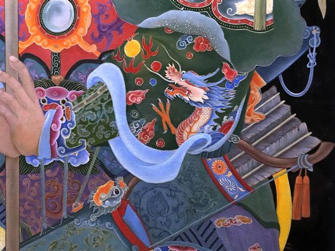 新门神彩绘的精采细节之一。（李金生摄）