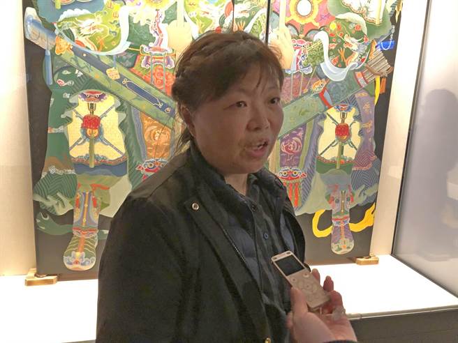 台师大教授陈淑华拥有法国巴黎第一大学艺术史研究所西洋美术史博士学位，漆画技艺为其拿手专业。（李金生摄）