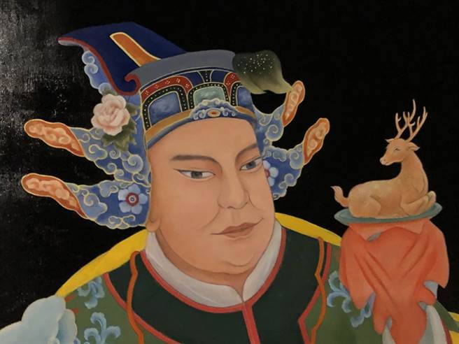 家庙门神的脸部表情慈祥，不似寺庙的威猛，以免吓跑祖先。（李金生摄）