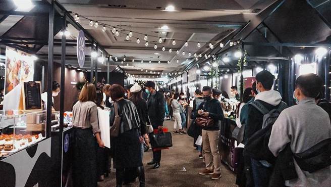 新光三越开办黑金市集，50大巧克力品牌情人节暖身。（图／新光三越）