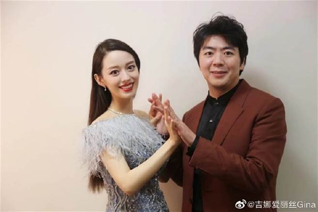 郎朗和吉娜升级当新手爸妈。（图／翻摄自微博）
