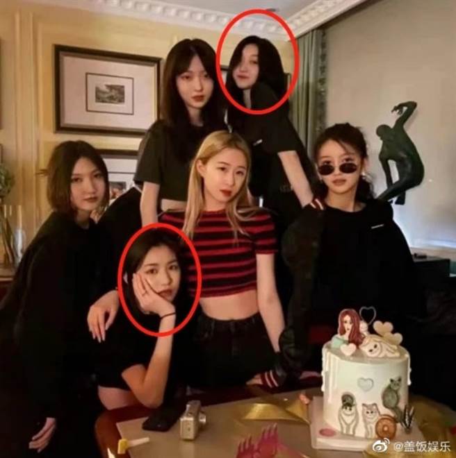 照片中上方红圈是李嫣，下方红圈是汪峰女儿小苹果。(图/ 摘自微博)