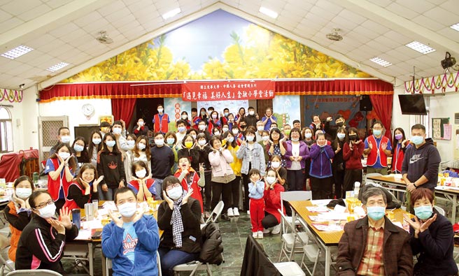 中寿以行动展现公平待客，携手东华大学举办「金融小学堂」，花莲民眾热情响应。图／中寿提供