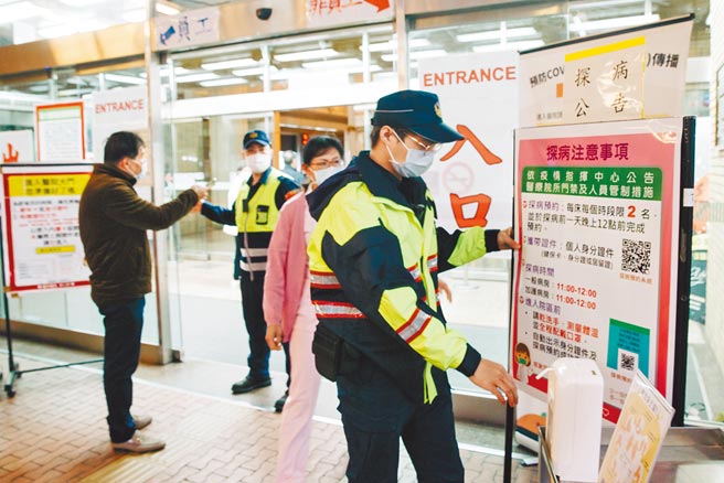中央疫情指揮中心27日宣布，北北桃地區的醫院即日起至2月9日禁止探病，陪病者仍為1名。（郭吉銓攝）