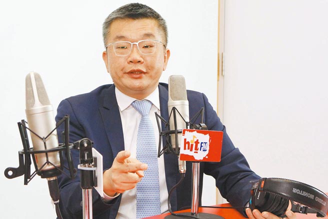 中火燃煤机组「除役不拆除」掀话题，立法院副院长蔡其昌（见图）与台中市长卢秀燕隔空交火。（Hit Fm周玉蔻呛新闻制作单位提供）