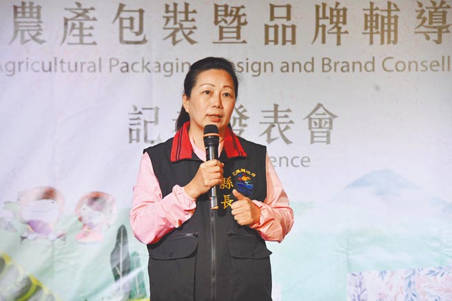 花莲县长徐榛蔚为其夫、无党籍立委傅昆萁助选，日前遭国民党考纪会处分停权1年，中常会昨讨论此案，中常委几乎一面倒主张不应处分，全案在火爆中退回考纪会重新处理。（王志伟摄）