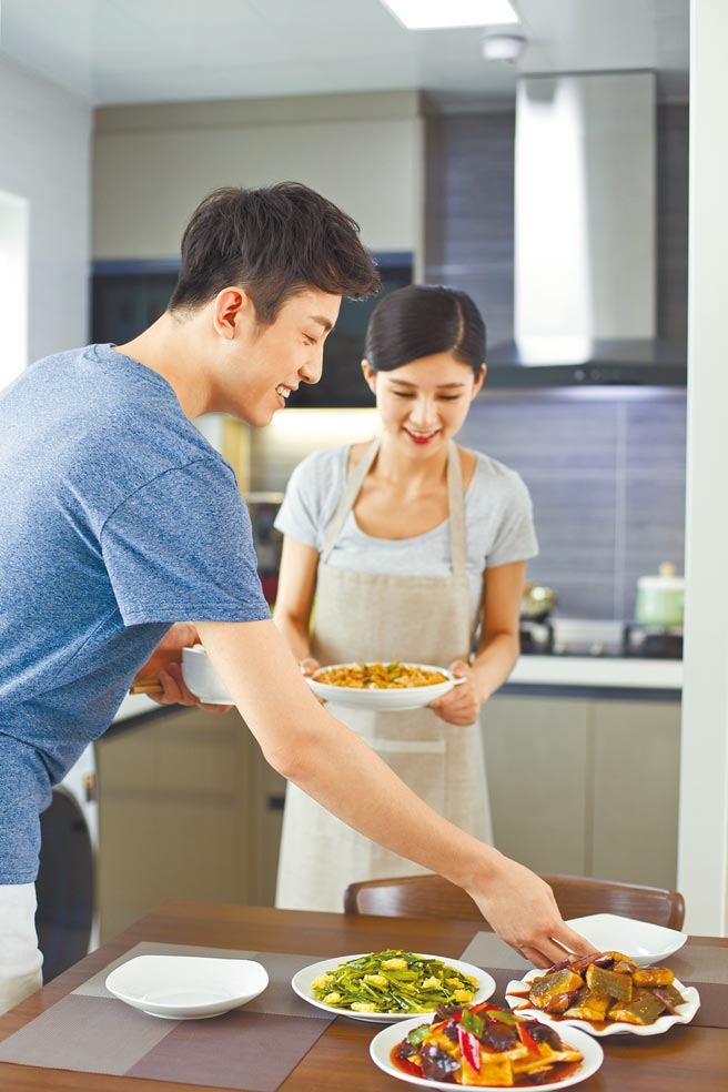 厨房最为常见的锅具，选购传散热快、易清洁的不锈钢锅，让过年烹饪更得心应手。（CFP）