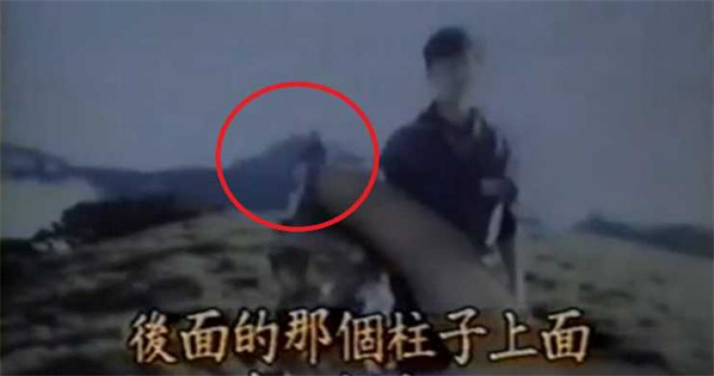 邱高事件过去多年后，有登山客在奇莱山拍到神秘小人，再度引发讨论。（图／翻摄自《玫瑰之夜》节目画面）