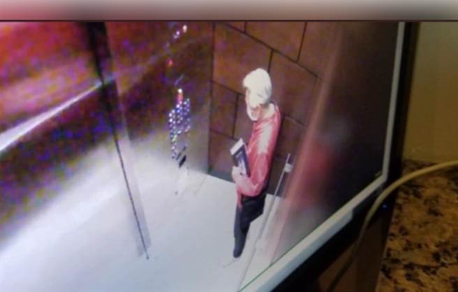 黃芳彥住處的電梯監視器拍下他生前最後身影。（圖／翻攝自網路）