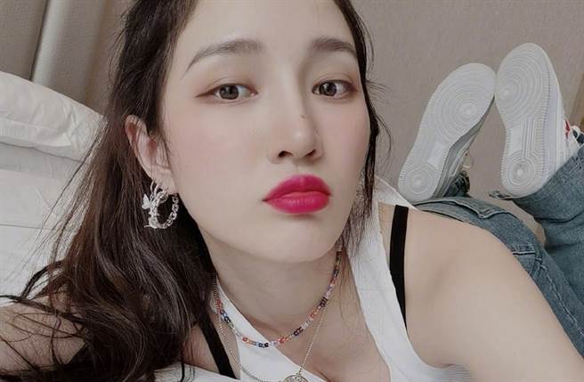 孟佳去年参加《乘风破浪的姐姐》翻红。（图／翻摄自M孟佳J微博）