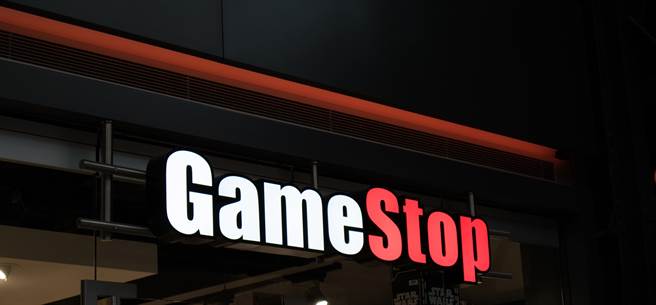 GameStop周四收黑逾44%，但盤後價又爆噴至300美元以上，預期股價漲勢仍會延續。(示意圖／達志影像shutterstock)
