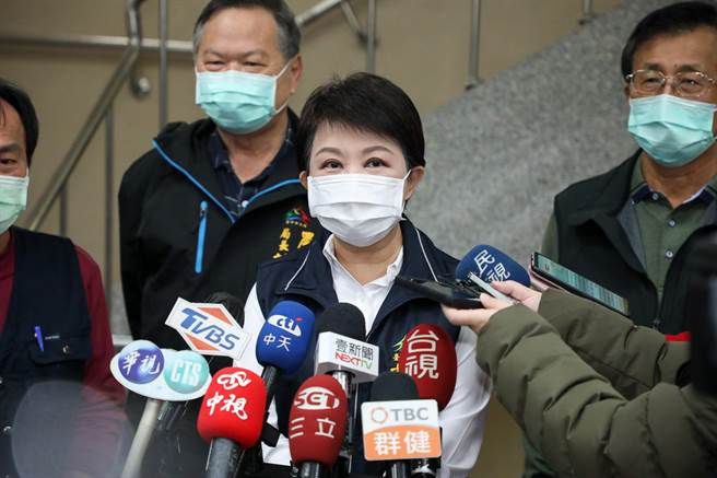 有宫庙籤诗指台中市长卢秀燕是蓝营大黑马，卢秀燕27日被媒体询问时，仅回答「谢谢」，不多做回应。（卢金足摄）