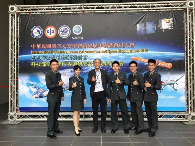 交大与国防理工学院系统工程与科技学士学位学程第一届学生参加第一届国际太空站(ISS)太空实验设计竞赛获得冠军(阳明交大提供／简立欣台北传真)