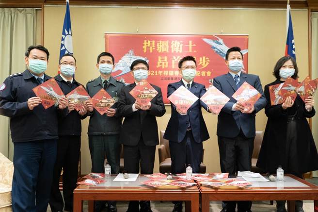 民进党立委赵天麟今发表以国防武器为主题的「捍疆春联」，民眾可至赵天麟服务处、民进党高雄市党部领取，送完为止。（赵天麟办公室提供）