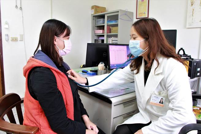 花莲县卫生局因应春节连假期间就医需求，协调县内10家责任医院，排定门、急诊医护人力，协助有紧急医疗需求的民眾。（花莲县卫生局提供／罗亦晽花莲传真）