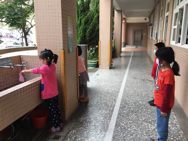 台中市教育局呼吁各级学校加强宣导落实勤洗手、注意呼吸道及咳嗽礼节。（台中市教育局提供／王文吉台中传真）
