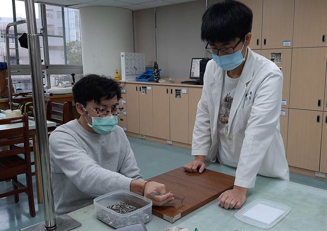 大千PAC病房復健治疗包含物理、职能、语言及心理等课程，帮助近9成病人改善失能状况。（大千医院提供／巫静婷苗栗传真）