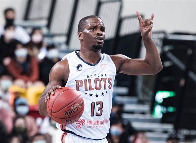 领航猿29日突然宣布沃伦自行决定离队了。(取自领航猿官方粉丝团)