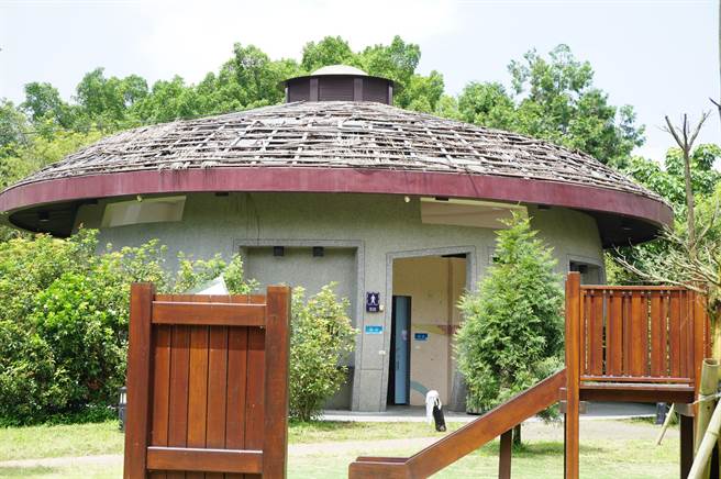 東勢客家文化園區圓樓造型廁所遭人惡意破壞。（資料照片）