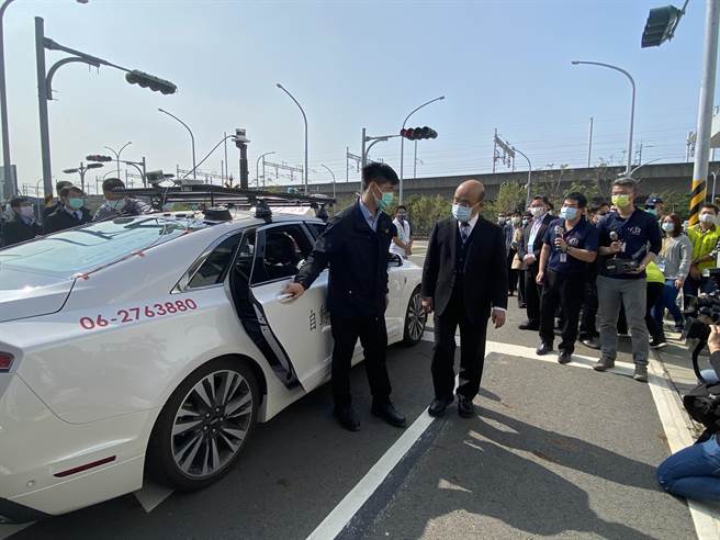 蘇貞昌體驗智駕車。(曹婷婷攝)