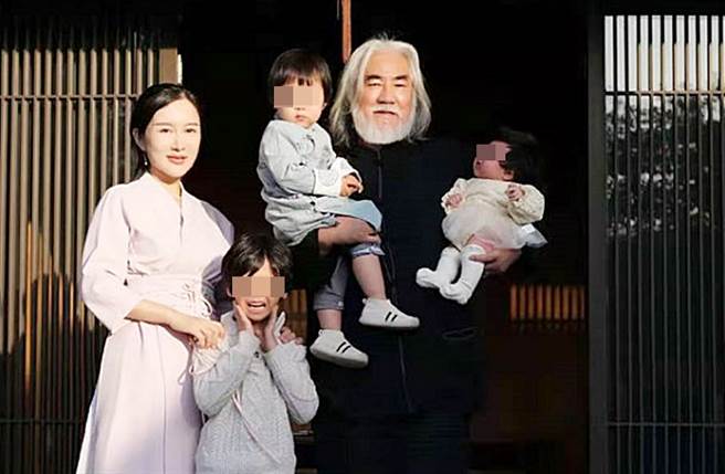 张纪中去年认娶小31岁杜星霖。（图／翻摄自凤凰网娱乐微博）