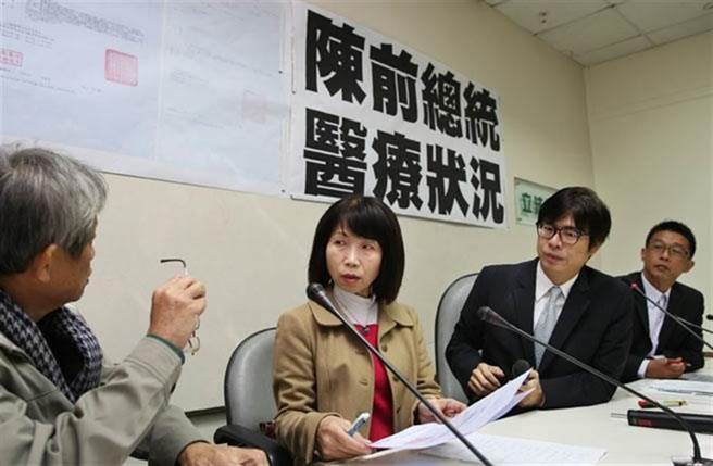 陈昭姿(左二)。（资料照片）