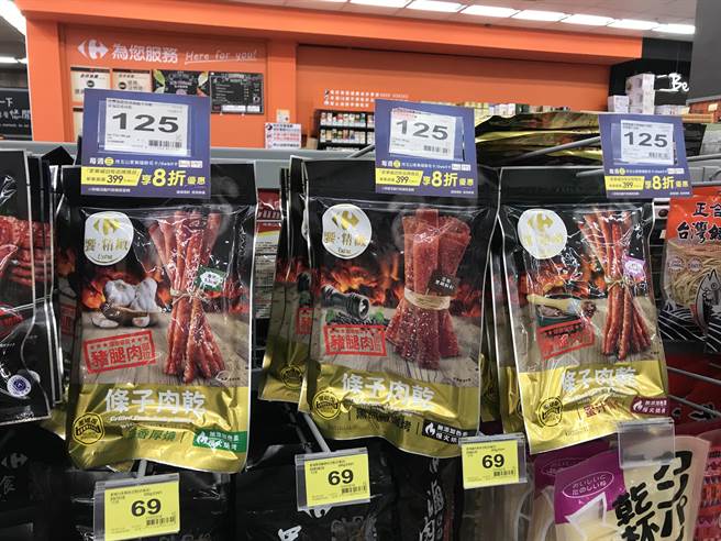 家乐福推自有品牌，不添加防腐剂、色素、香料的零食系列广受好评。（业者提供）