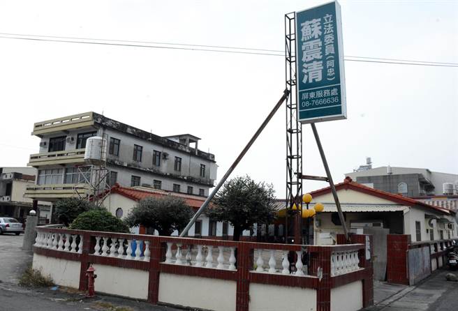 立委蘇震清以1000萬元交保，蘇母在老家準備豬腳麵線等兒子回來團圓。(林和生攝)