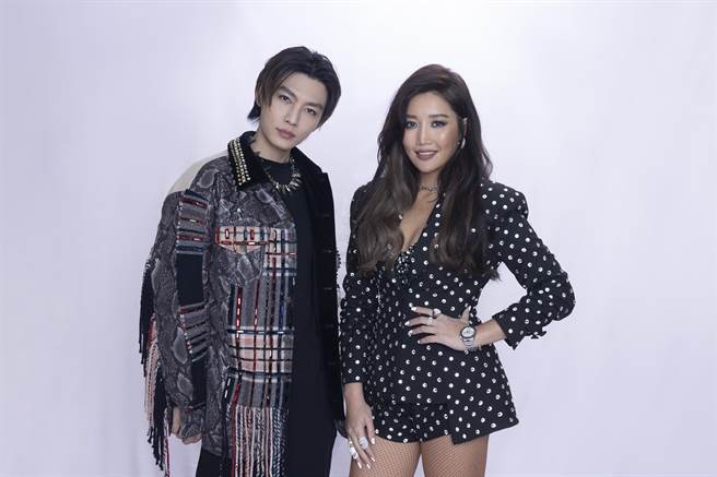 炎亚纶（左）和A-Lin日前在《红白》后台碰面。（索尼音乐提供）