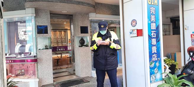 台中市警察局第四分局加強重要節日安全維護工作期間，從2月3日至17日，貼心推出「舉家外出住居安全維護服務」。（民眾提供／盧金足台中傳真）