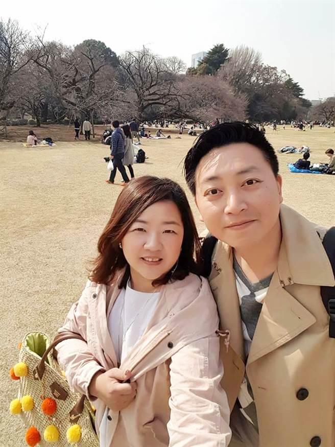 夫妻俩在永庆一起打拼，工作之余也会到处旅行享受幸福生活。(图/永庆房屋提供)