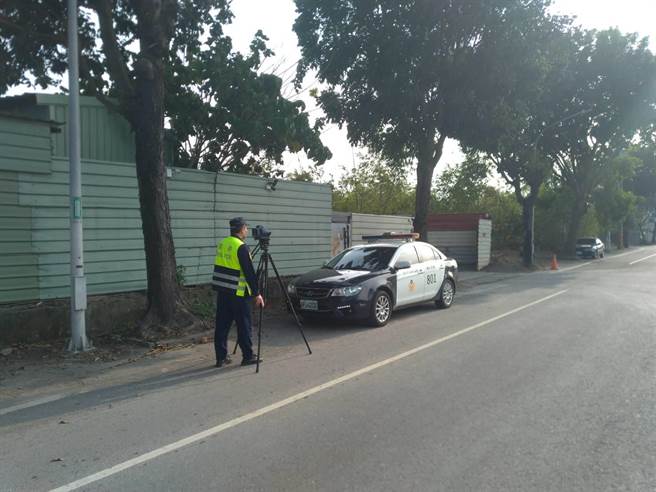 警力機動實施測速勤務，呼籲用路人減速慢行（歸仁警分局提供／曹婷婷台南傳真）