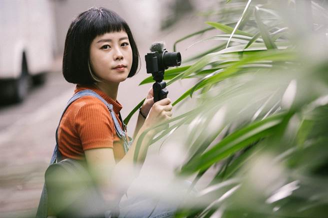 孔子第76代子孙孔令元在公视除夕贺岁剧《白日梦外送王》担纲女主角，并与禾浩辰搭檔。（公视提供）