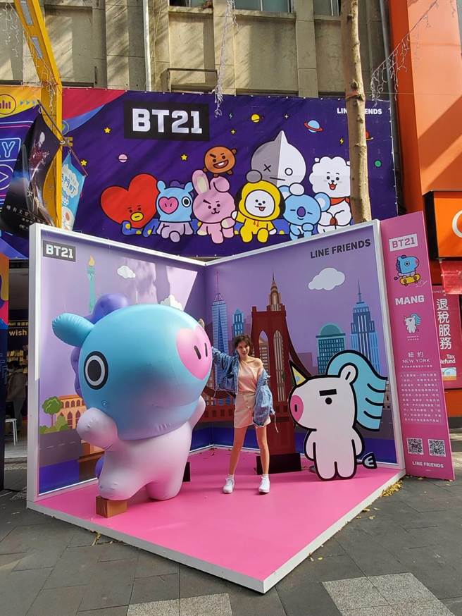 MANG在跳舞時最帥氣，總是戴著面具，充滿著神秘氣息。（吳康瑋攝）