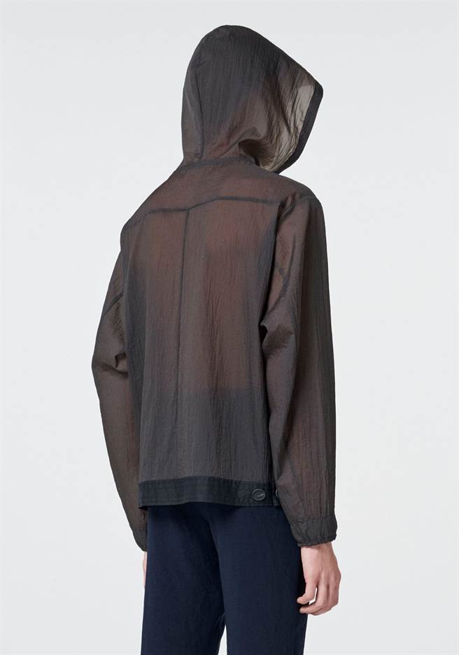 追逐旅程，並與旅程為伴最好的方法便是徒步，這也是台灣設計師Peter Wu這季想要訴求的重點。（品牌提供）