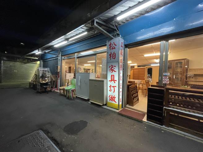 北市南昌路夜市画设夜间禁停车格 市场处：兼顾民眾停车需求及摊贩生意。（吴康玮摄）