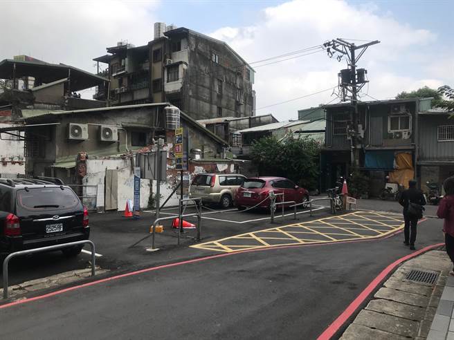 该案于109年5月5日申请事业计画，面积3354.28平方公尺，邻近菜寮捷运站。（都市更新处提供）