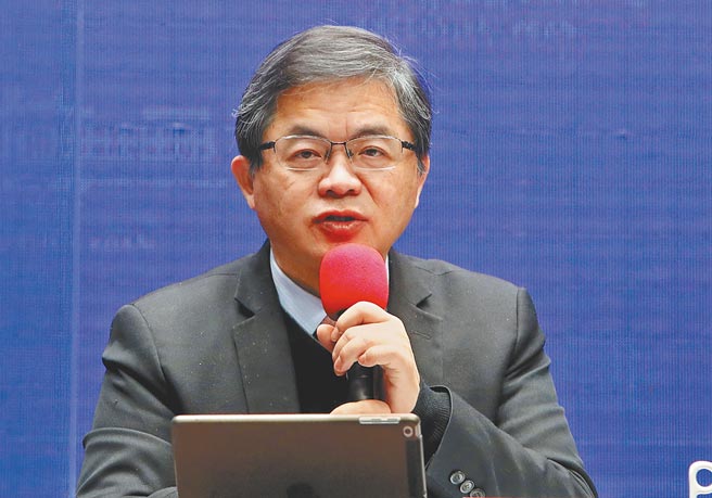 行政院秘书长李孟谚28日在行政院会后记者会中，针对中国大陆宣布禁止进口台湾猪肉表示，中国大陆在103年就已禁止台湾猪肉、鸡肉及相关加工品的进口，因此对台湾实质上并没有太大衝击。（郑任南摄）