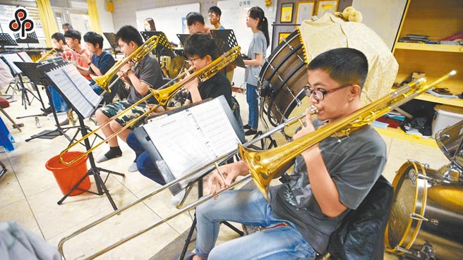 许多高中生积极准备全国学生表演艺术类竞赛，但因为新冠肺炎疫情延烧，只办个人赛。（本报资料照片）