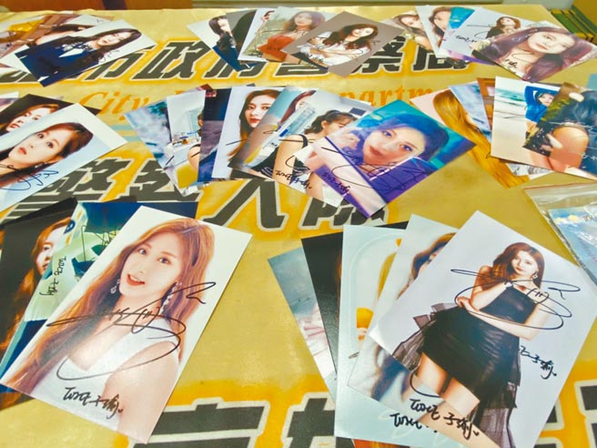 南韩女团成员周子瑜台南住家遭窃，汪姓清洁妇偷走签名写真集、专辑、照片等上网兜售。（柯宗纬摄）