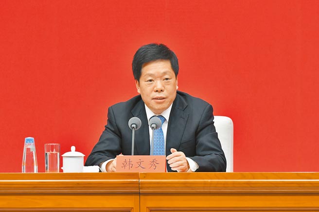 中共中央财经委员会办公室分管日常工作的副主任韩文秀，是习近平的财经智囊。（新华社）