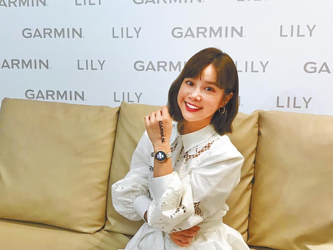 李佳颖昨出席活动，透露平时都靠智能腕表监测心跳。（林淑娟摄）