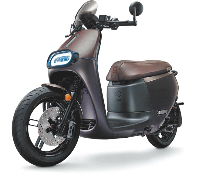 遠百板橋中山初一福袋頭獎「Gogoro S2 cafe 28 racer」，價值10萬9980元。（遠百提供）