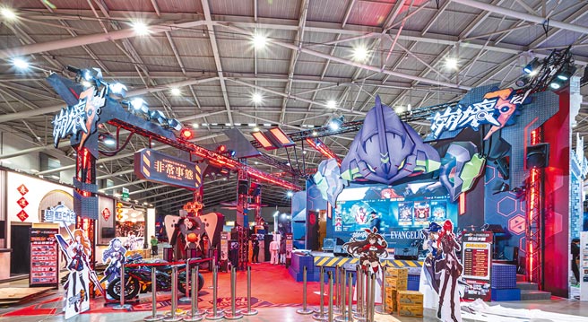 台北电玩展现场有《崩坏 3rd》展出与《新世纪福音战士》的首个联动版本，更展出「明日福音」联动纪念主题大型活动。（台北市电脑公会提供）
